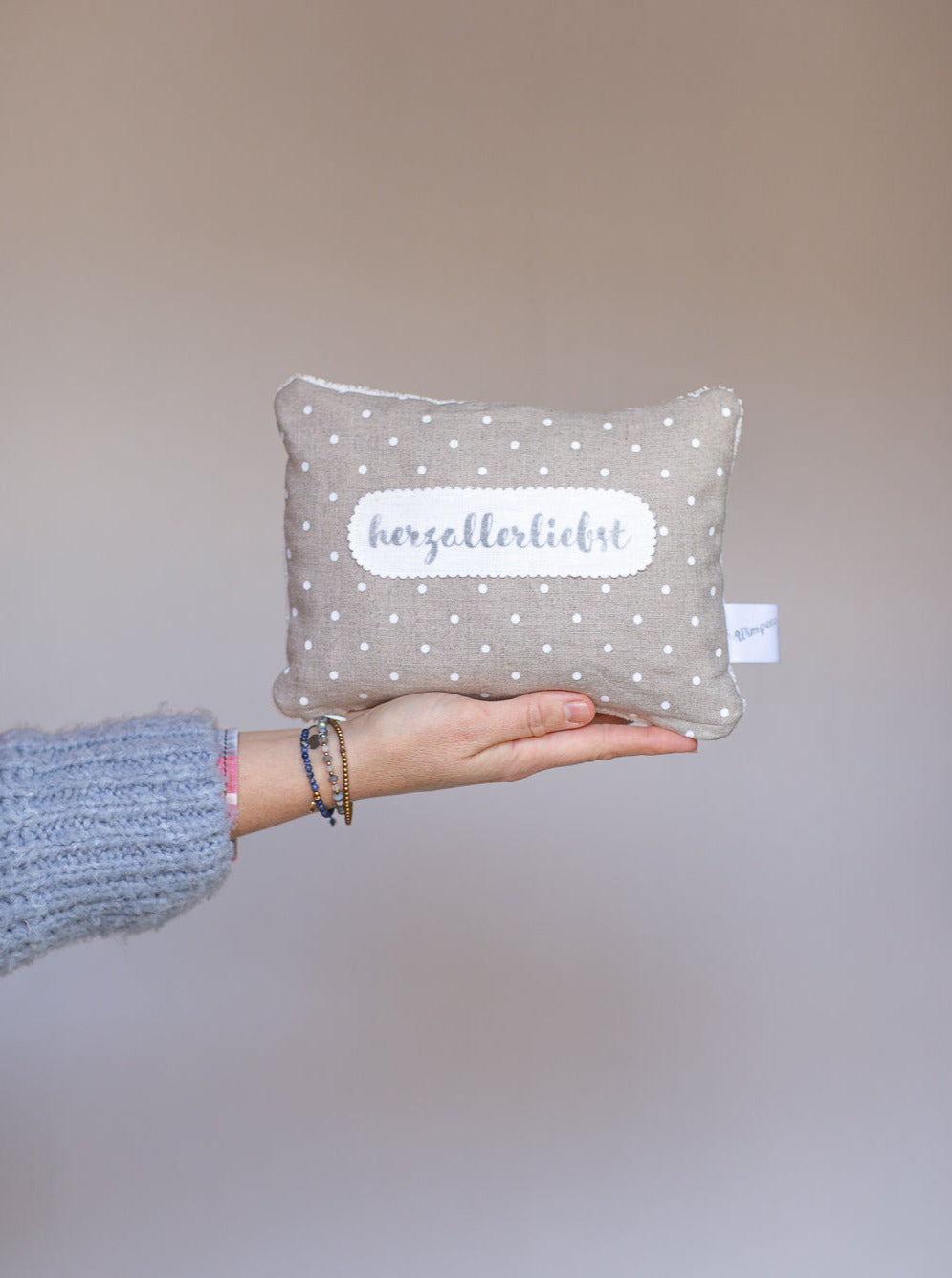Lovely letters Zirbenkissen | herzallerliebst