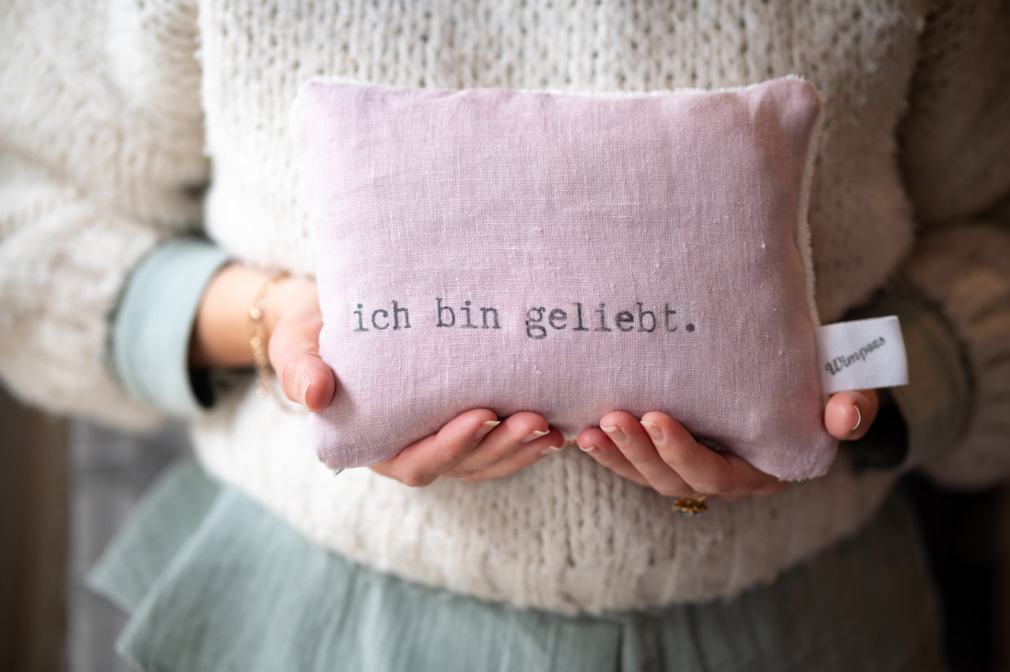 pure. affirmation Zirbenkissen | ich bin geliebt.