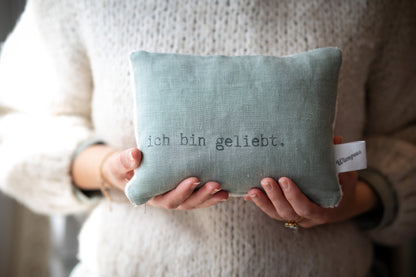 pure. affirmation Zirbenkissen | ich bin geliebt.