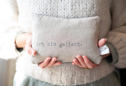 pure. affirmation Zirbenkissen | ich bin geliebt.